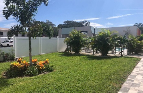 Downtown Dunedin House | Luxury 2 bedroom tiny home with pool "Skye"