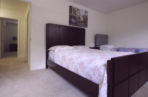 Annandale House | Luxury 2 bedroom townhouse