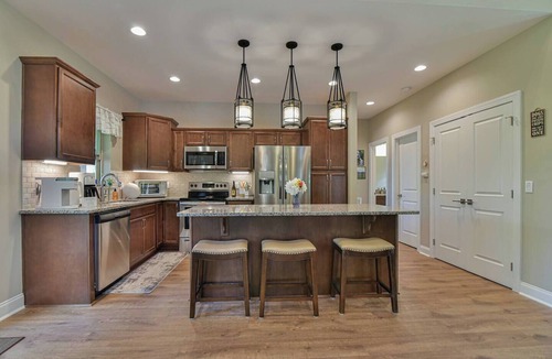 Black Mountain House | Luxury 2 Bedroom, Mountain Views, Hot Tub, Hiking