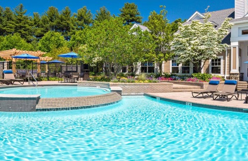 Waltham House | Luxury 2 BR/2 BATH Townhouse near I-95. Pet-Friendly!