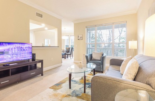 Waltham House | Luxury 2 BR/2 BATH Townhouse near I-95. Pet-Friendly!