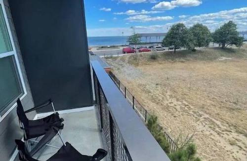 Revere Apartment | Luxury 2 BR | 2BA on Revere Beach