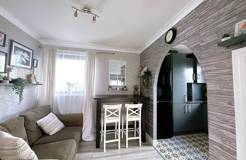 Poplar Apartment | Luxury 2 BR Flat in Canary Wharfnn