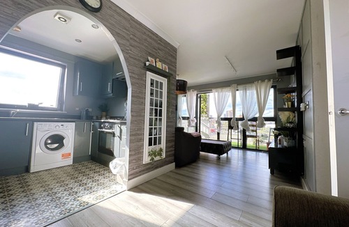 Poplar Apartment | Luxury 2 BR Flat in Canary Wharfnn