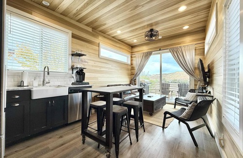 Escalante House | Luxury 2 BR Tiny Home | Grand Staircase Views