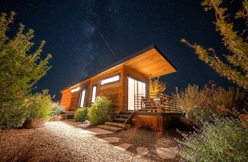 Escalante House | Luxury 2 BR Tiny Home | Grand Staircase Views