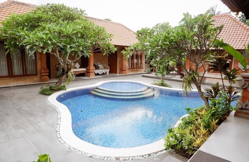 Pengosekan Villa | Luxury 2 BR Villa With Infinity Private Pool