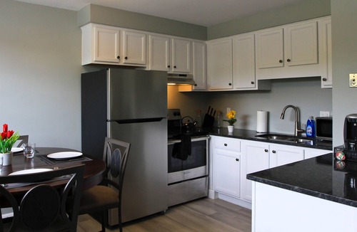 Strathroy House | **Luxury 2 Story Townhouse**
