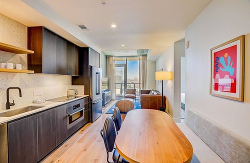 Rainey Street Historic District Condo | Luxury 28th Flr Luxe Condo, Balcony Views, Dog-Friendly
