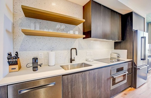 Rainey Street Historic District Condo | Luxury 28th Flr Luxe Condo, Balcony Views, Dog-Friendly