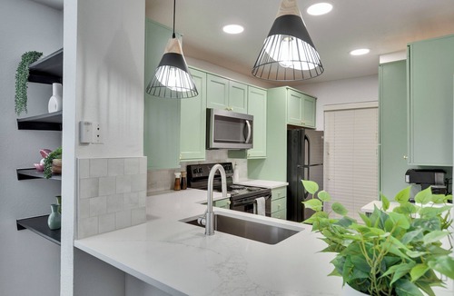 North Austin Civic Association House | Luxury 2BD/2.5BA Near The Domain with POOL