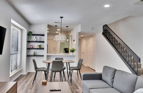 North Austin Civic Association House | Luxury 2BD/2.5BA Near The Domain with POOL