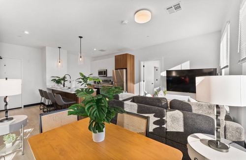Everett Apartment | Luxury 2bd/2ba near Boston 3620