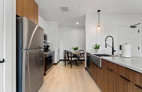 Everett Apartment | Luxury 2bd/2ba near Boston 0529