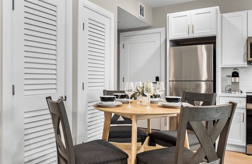 Prospect Hill Apartment | Luxury 2bd/2ba near Cabmridge 2463