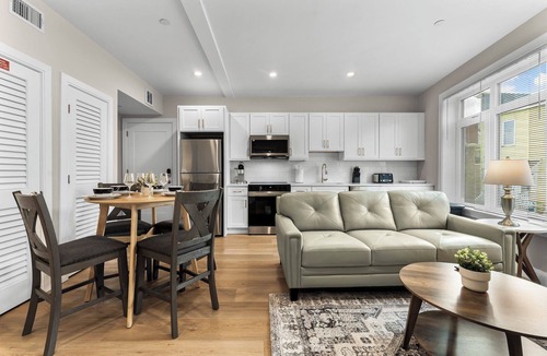 Prospect Hill Apartment | Luxury 2bd/2ba near Cabmridge 2463