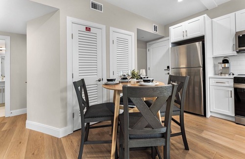 Prospect Hill Apartment | Luxury 2bd/2ba near Cabmridge 9242