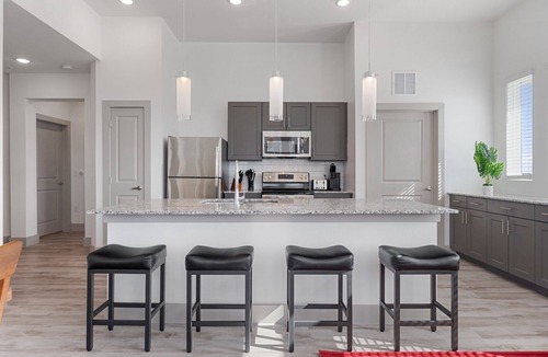 Stony Ridge North Apartment | Luxury 2BD/2BA Next to Airport 9193
