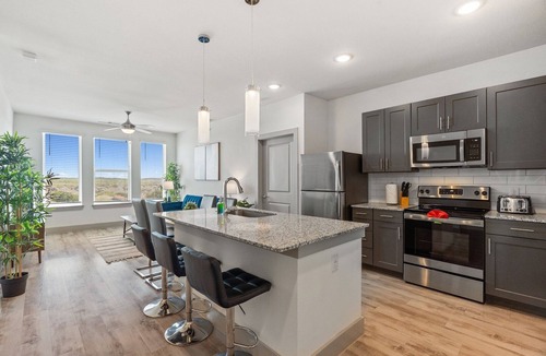 Stony Ridge North Apartment | Luxury 2BD/2BA Next to Airport 1473
