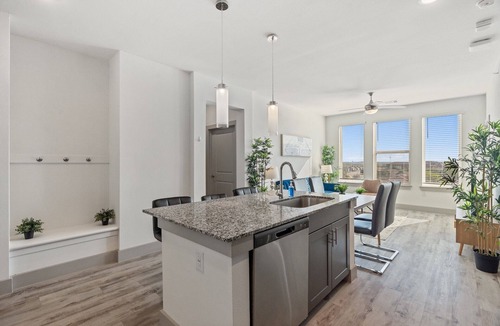 Stony Ridge North Apartment | Luxury 2BD/2BA Next to Airport 3448