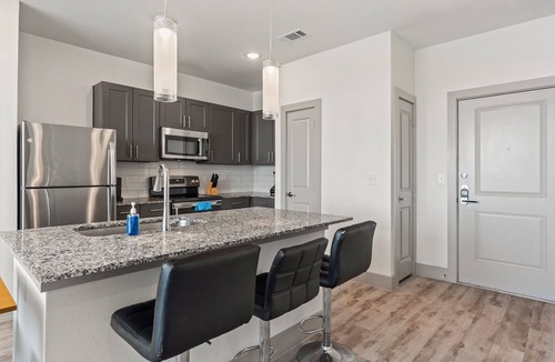 Stony Ridge North Apartment | Luxury 2BD/2BA Next to Airport 3448