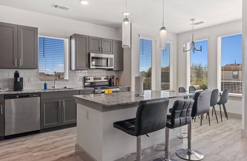 Stony Ridge North Apartment | Luxury 2BD/2BA Next to Airport 3418