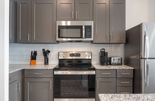 Stony Ridge North Apartment | Luxury 2BD/2BA Next to Airport 0489
