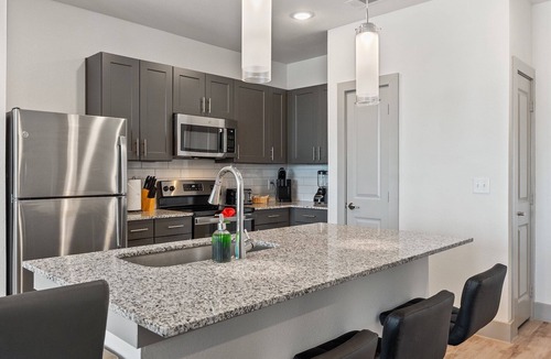 Stony Ridge North Apartment | Luxury 2BD/2BA Next to Airport 4811