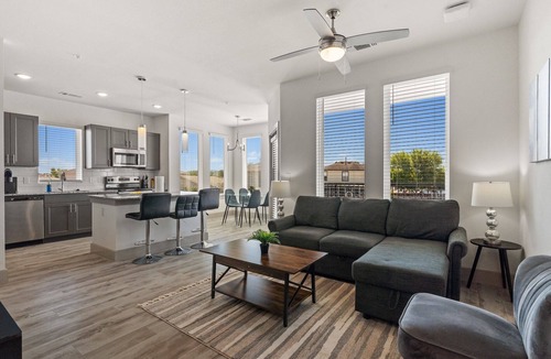 Stony Ridge North Apartment | Luxury 2BD/2BA Next to Airport 8329