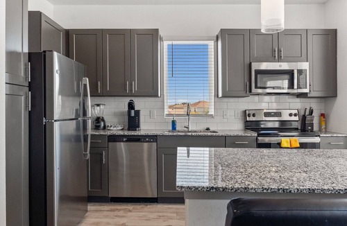 Stony Ridge North Apartment | Luxury 2BD/2BA Next to Airport 8329
