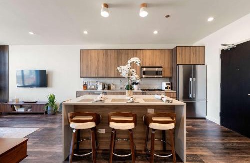 Pulaski Park Apartment | Luxury 2BD-2BA View-Gym-Rooftop