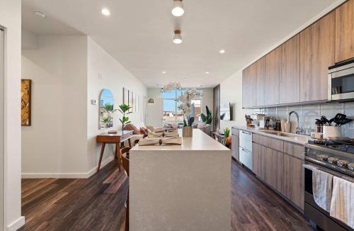 Pulaski Park Apartment | Luxury 2BD-2BA View-Gym-Rooftop