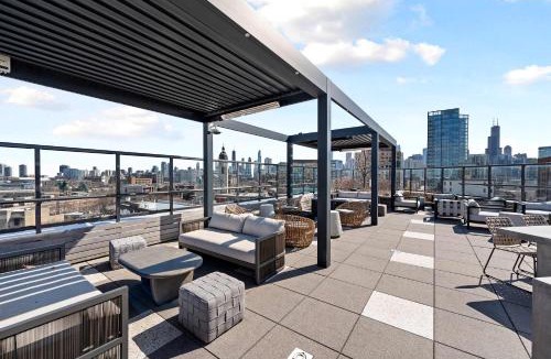 Pulaski Park Apartment | Luxury 2BD-2BA View-Gym-Rooftop