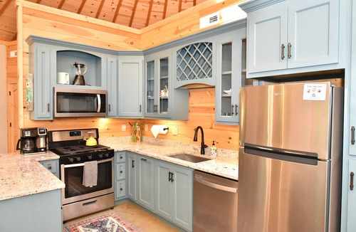 Cherokee Cabin | Luxury 2BD 2BA Yurt, Hot Tub, Firepit in Deep Creek Smoky Mountain Natl Park