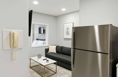 Southwark Apartment | Luxury 2BD | 4 Beds | Queens Village