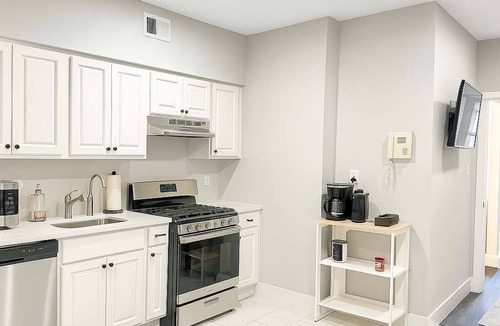 Southwark Apartment | Luxury 2BD | 4 Beds | Queens Village