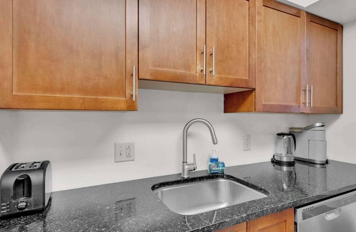 Center City Apartment | Luxury 2BD | Center City | 5 Beds | By JFK plaza
