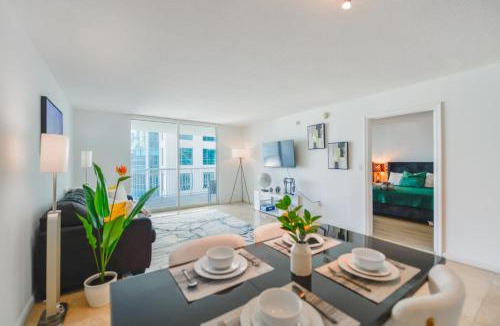 Brickell Apartment | Luxury 2BD Condo | Sauna, Pool & Resort Access