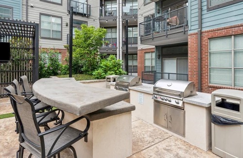 Deep Ellum Apartment | Luxury 2BD | Deep Ellum | Free Parking | Pool+Gym