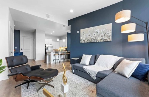 Deep Ellum Apartment | Luxury 2BD | Deep Ellum | Free Parking | Pool+Gym