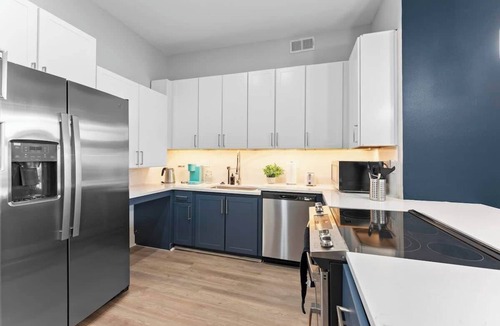 Deep Ellum Apartment | Luxury 2BD | Deep Ellum | Free Parking | Pool+Gym