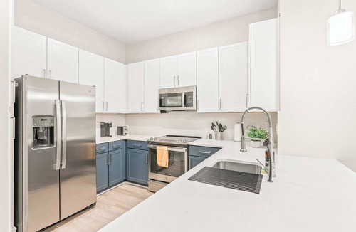 Deep Ellum Apartment | Luxury 2BD | Deep Ellum | Free Parking | Pool+Gym