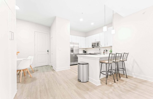 Deep Ellum Apartment | Luxury 2BD | Deep Ellum | Free Parking | Pool+Gym