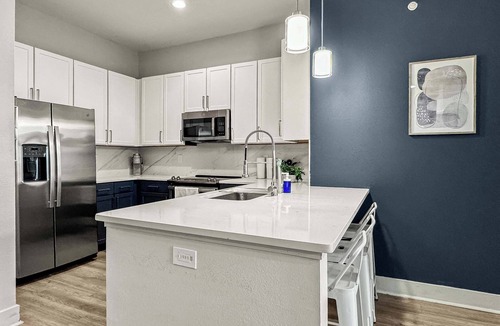 Deep Ellum Apartment | Luxury 2BD | Deep Ellum | Free Parking | Pool+Gym