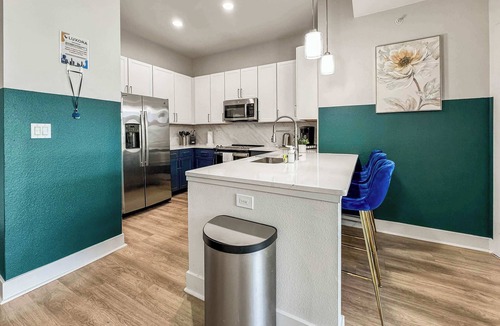 Deep Ellum Apartment | Luxury 2BD | Deep Ellum | Free Parking | Pool+Gym