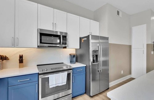 Deep Ellum Apartment | Luxury 2BD | Deep Ellum | Free Parking | Pool+Gym