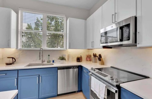 Deep Ellum Apartment | Luxury 2BD | Deep Ellum | Free Parking | Pool+Gym
