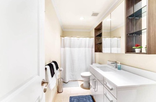 Novi Apartment | Luxury 2BD | DT Novi | 2 Beds | Free Parking