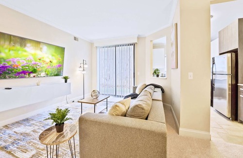 Novi Apartment | Luxury 2BD | DT Novi | 2 Beds | Free Parking