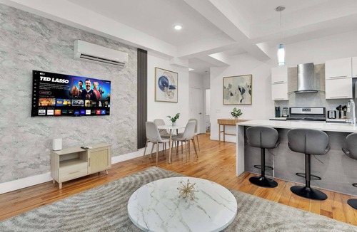 Olde Kensington Apartment | Luxury 2BD | Sleeps 8 | Northern Liberties